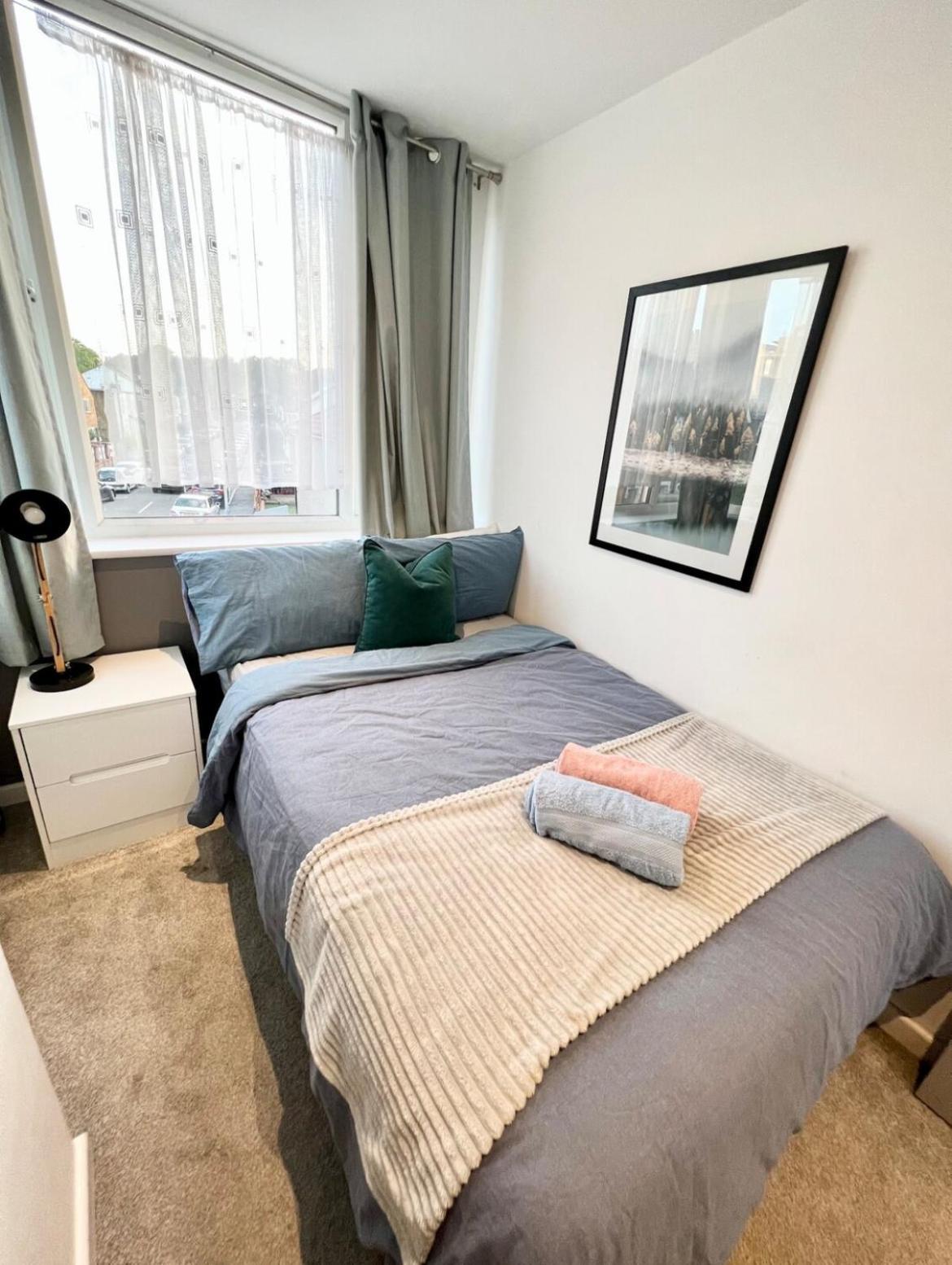 Lovely & Stylish 2 Bed Flat Close To Heathrow Yiewsley Exterior photo